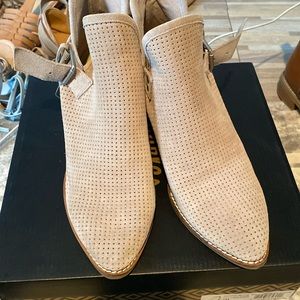 Dolce vita ankle booties